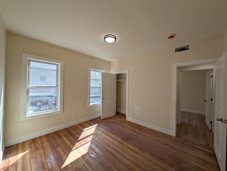 Building Photo - 5 Lowell Cir