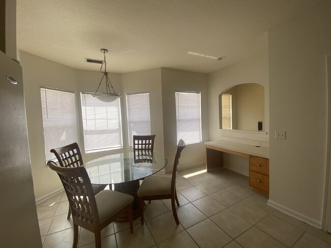 Building Photo - FOR RENT:  3 Bedroom 2 Bathroom Condo w/at...