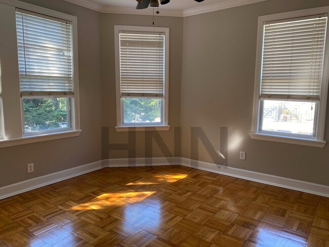 Building Photo - Charming 2/1 in Virginia Highlands!
