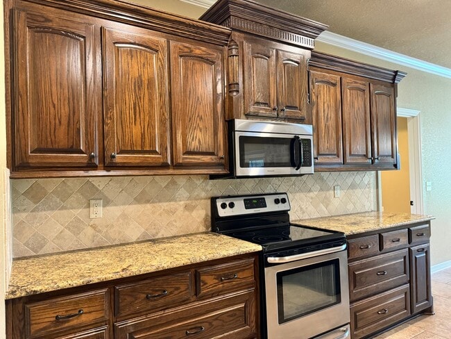 Building Photo - 11865 Poydras