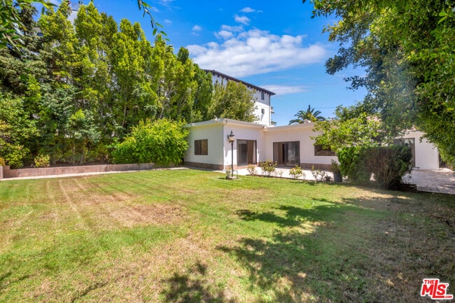 Building Photo - 11717 Chenault St