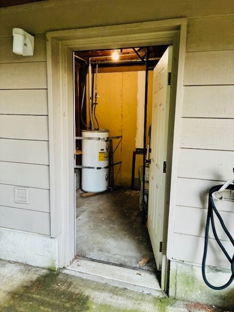 STORAGE UNIT - 3334 SE 9th Ave