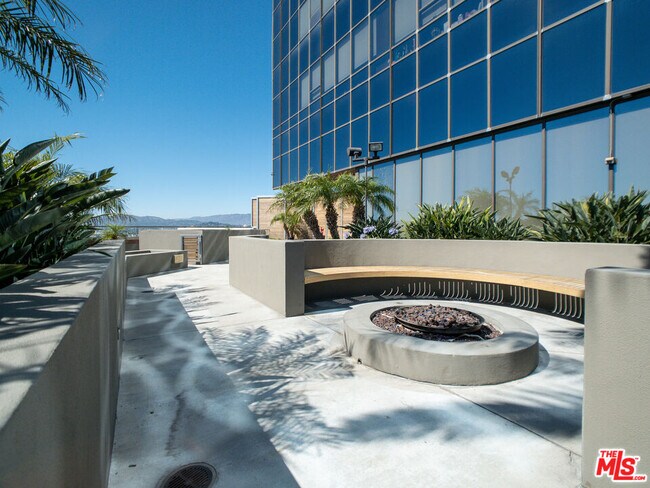 Building Photo - 1100 Wilshire Blvd