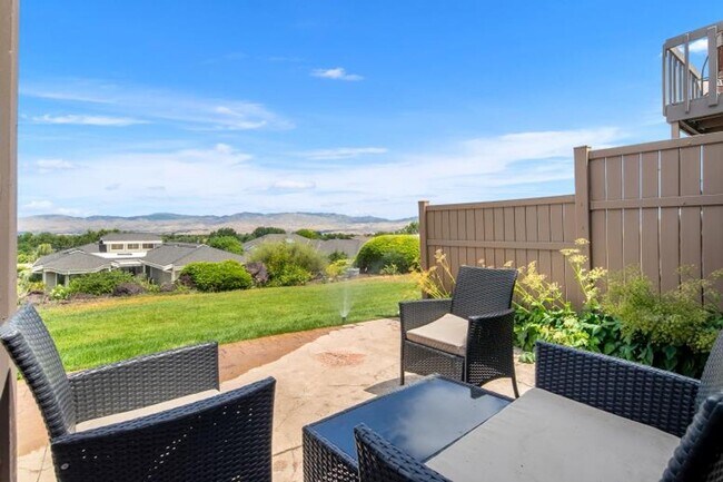 Building Photo - Fully Furnished Mid-Century Modern home wi...