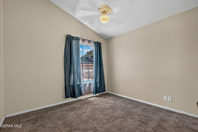 Building Photo - 667 Danube Dr