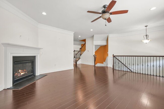 Building Photo - 2550 Sibley Dr