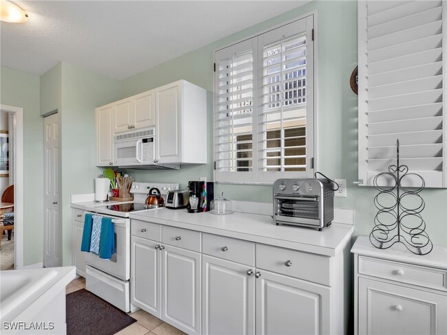 Building Photo - 9071 Las Maderas Dr