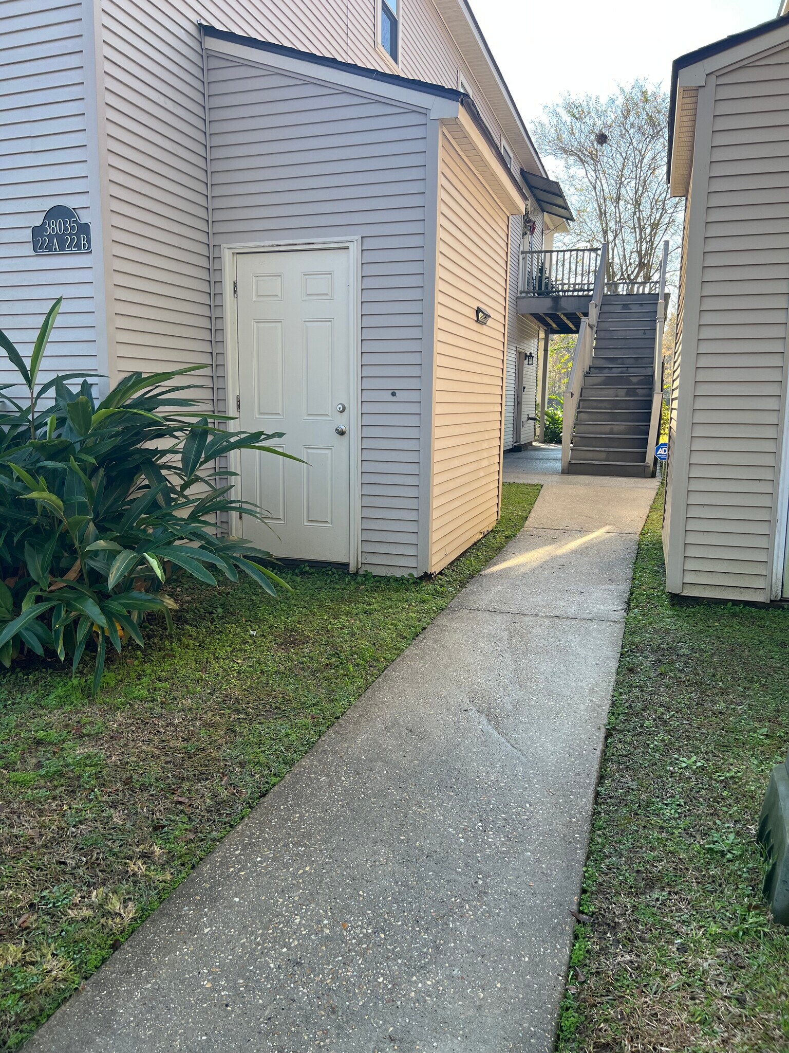 Lower Unit walkway - 38035 Post Office Rd