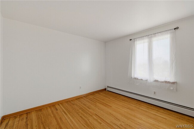 Building Photo - 4 Villa Moraine Dr