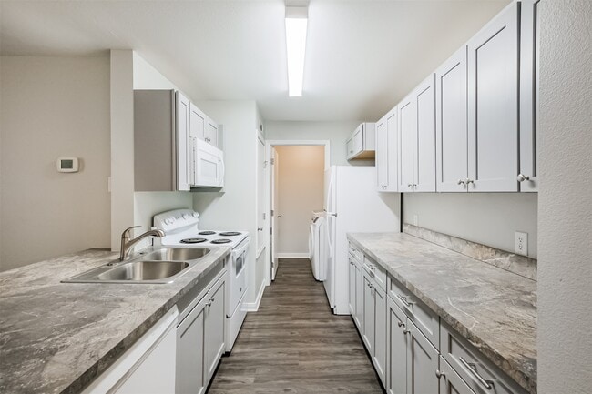 Building Photo - 10837 Braes Bend Dr