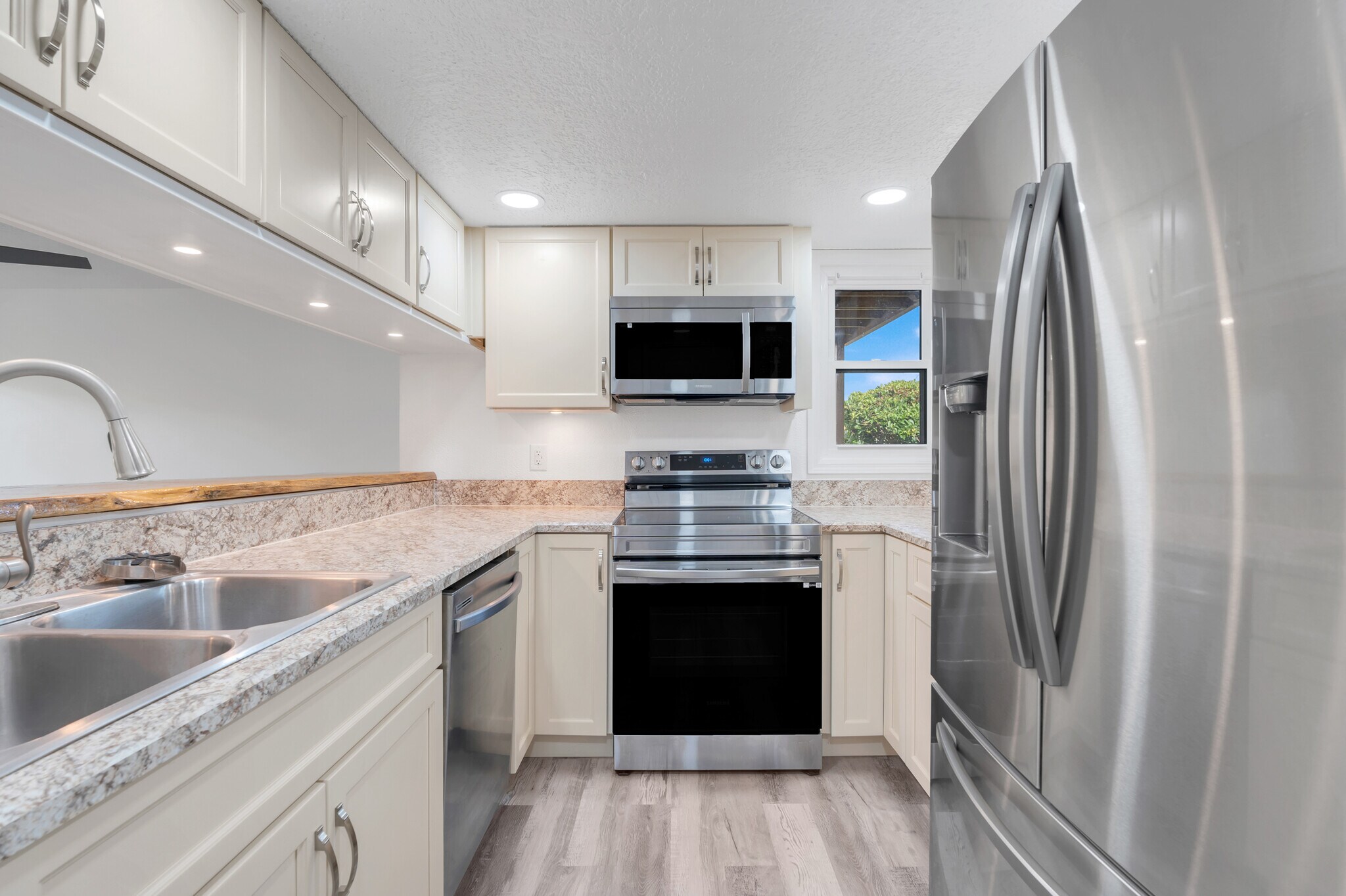 Kitchen - 1051 S Highland St