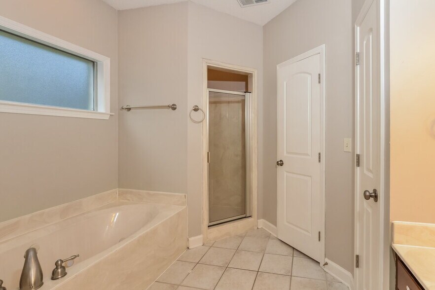 Building Photo - 1140 Casentino St