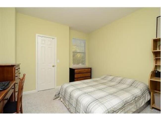 Building Photo - 2 bedroom 2 bathroom in Turtle Creek