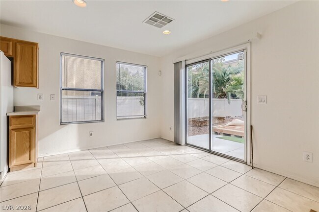 Building Photo - 2537 Begonia Valley Ave