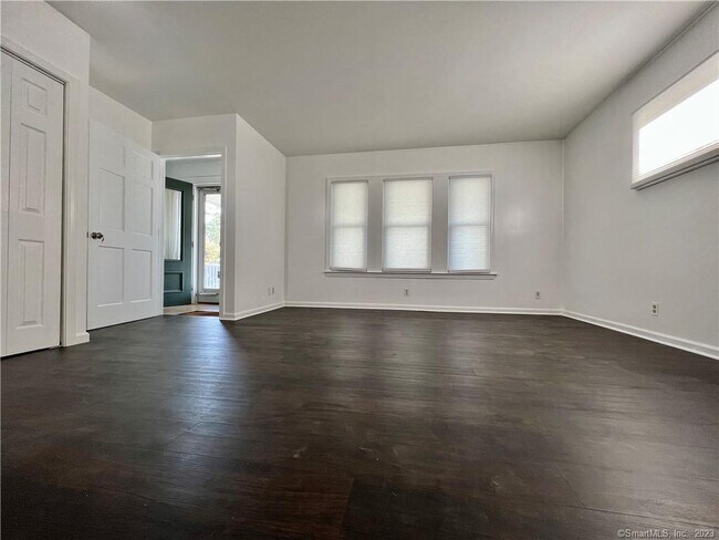 Building Photo - 826 Oldfield Road