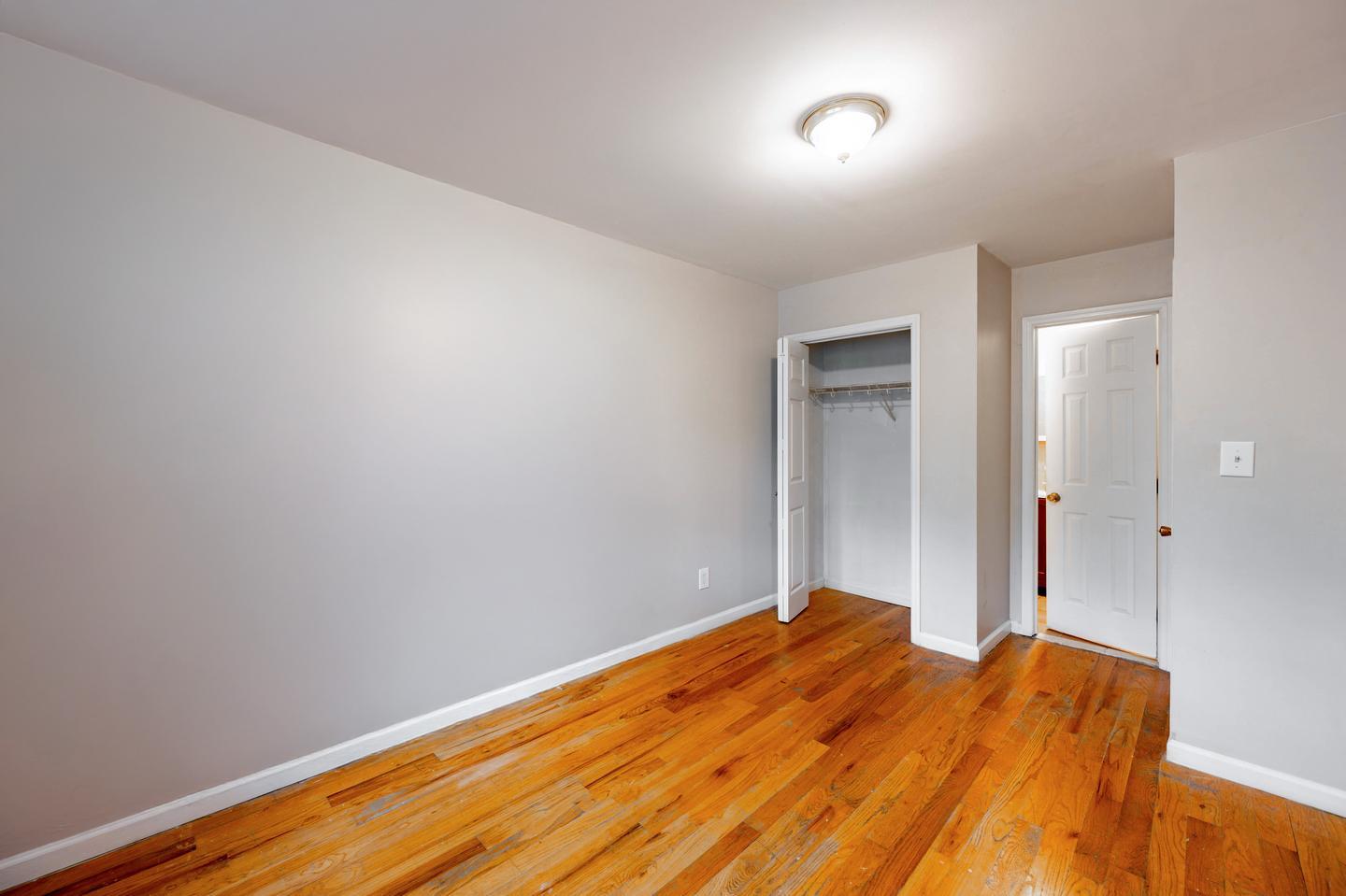 Building Photo - Bright & Airy Brooklyn Home | Comfortable city living