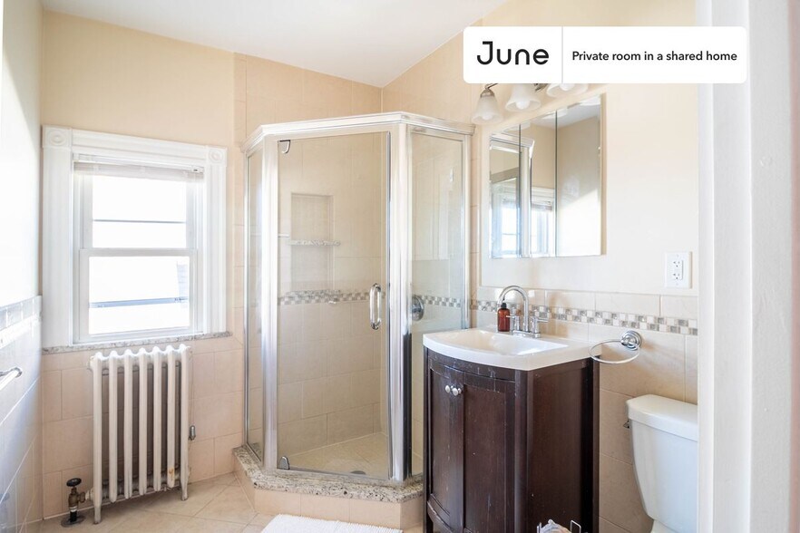 Building Photo - Room in Shared 7 bed/2 bath home