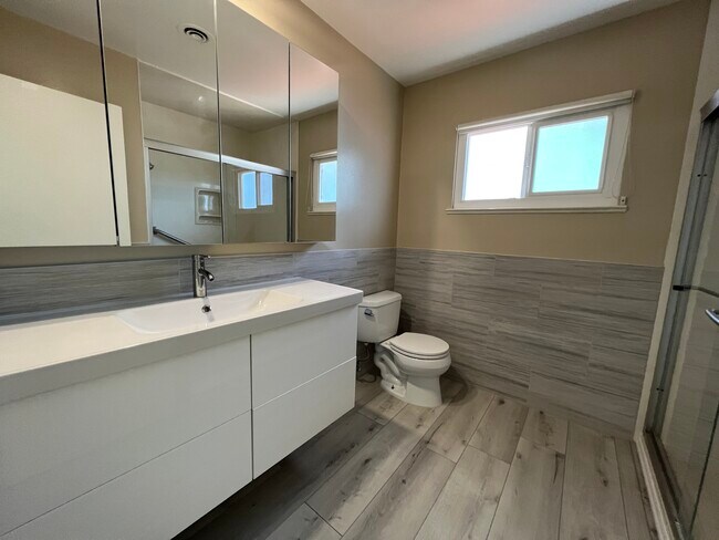 Building Photo - 3856 Brookside Dr