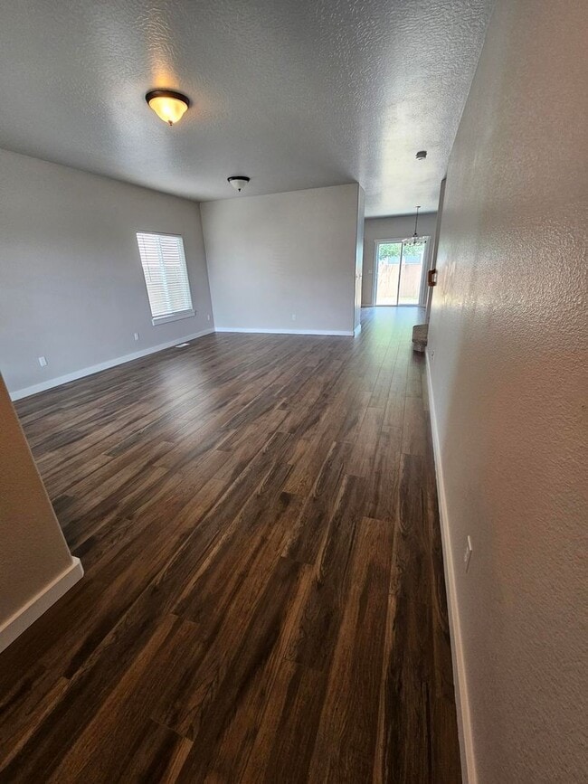 Building Photo - 6214 N Silver Elm Way