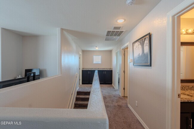 Building Photo - 305 Del Palmar