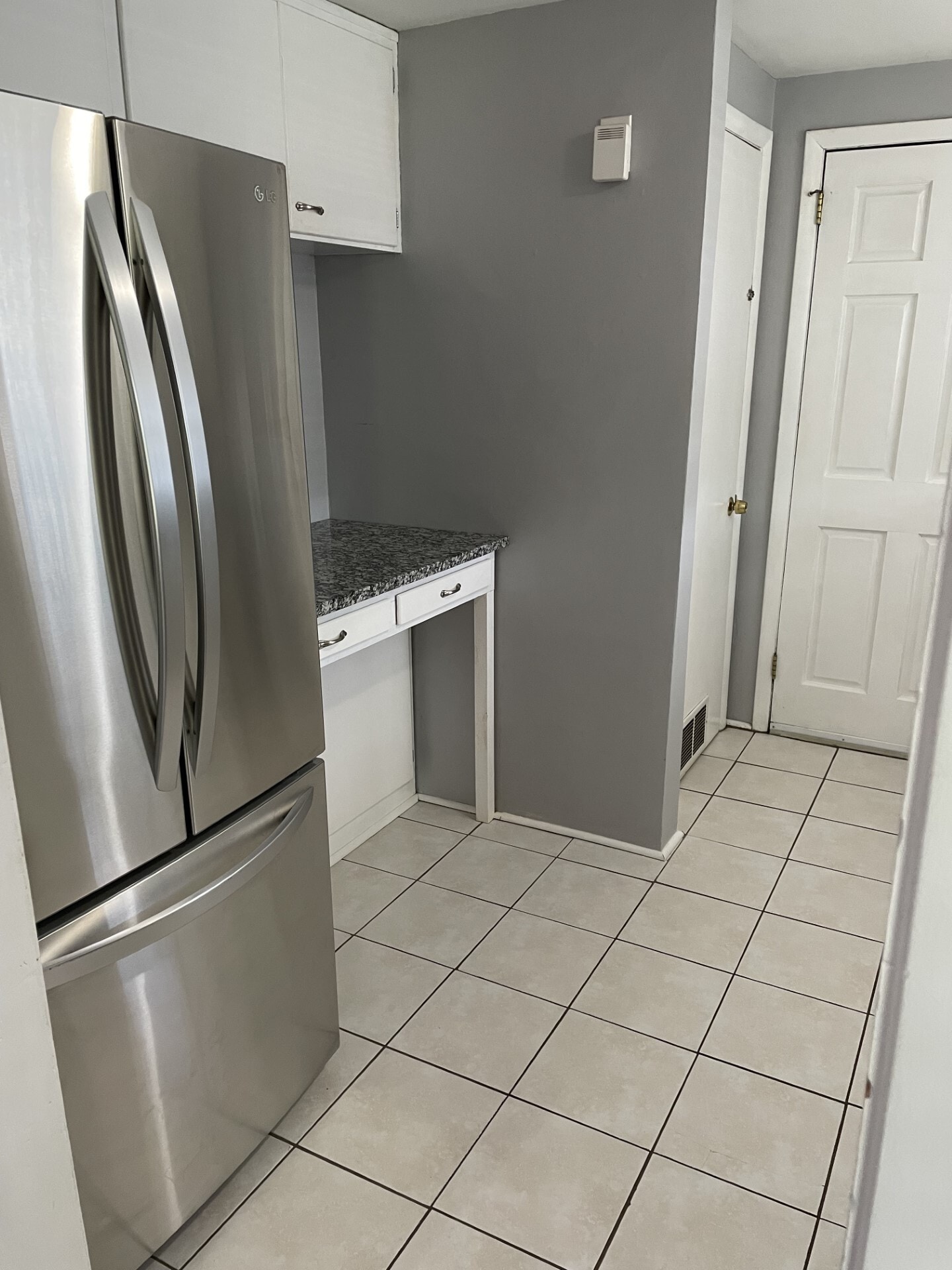 Galley kitchen - 4001 W 67th St