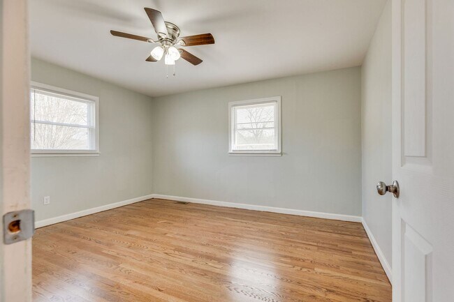 Building Photo - 606 Pine Ridge Rd