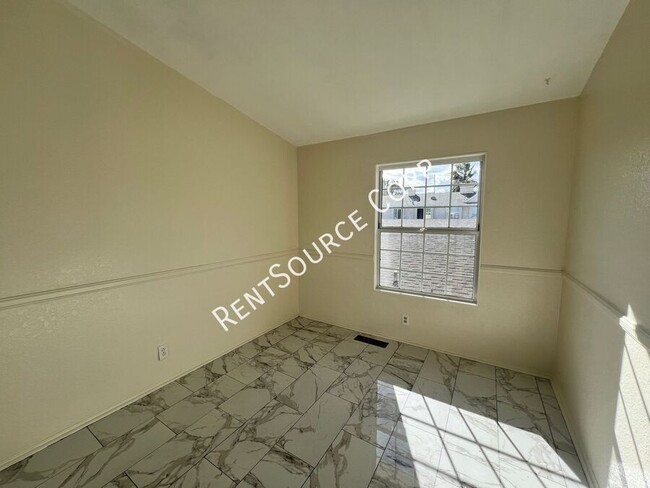 Building Photo - 3 Bedroom Two Story Condo for Rent in West...