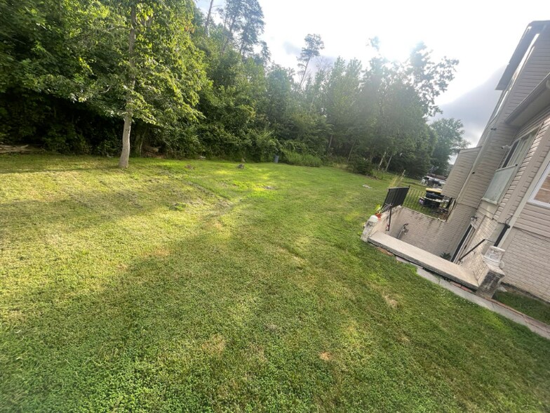 Building Photo - 4722 River Creek Terrace