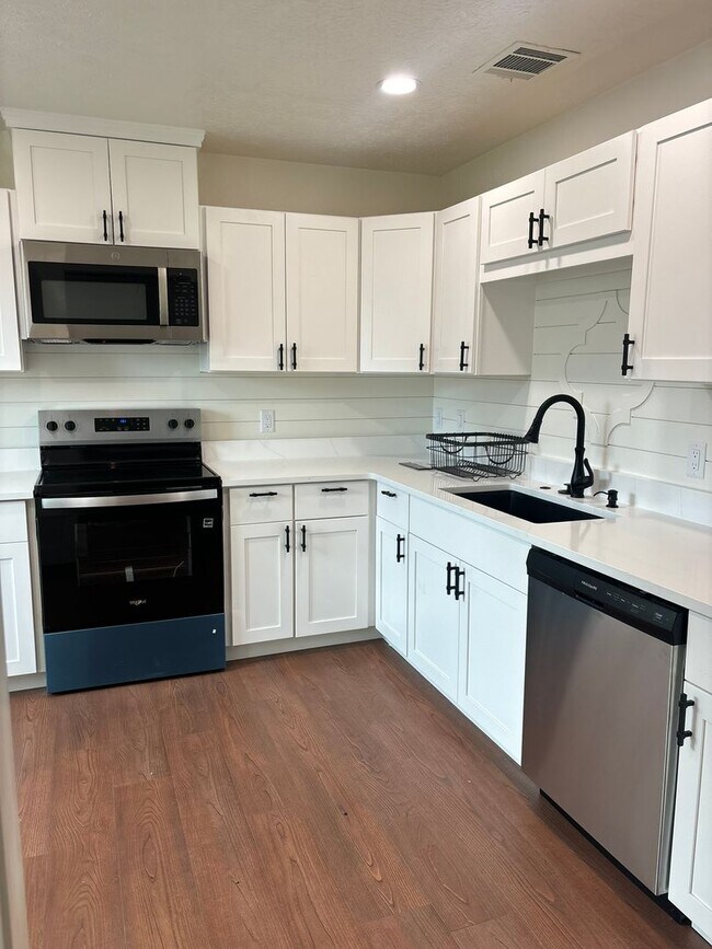 Building Photo - 2809 Lagoon Knoll Dr