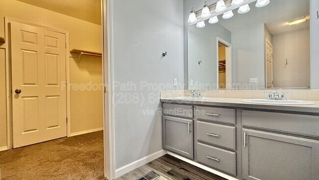 Building Photo - 2777 W Apperson Dr