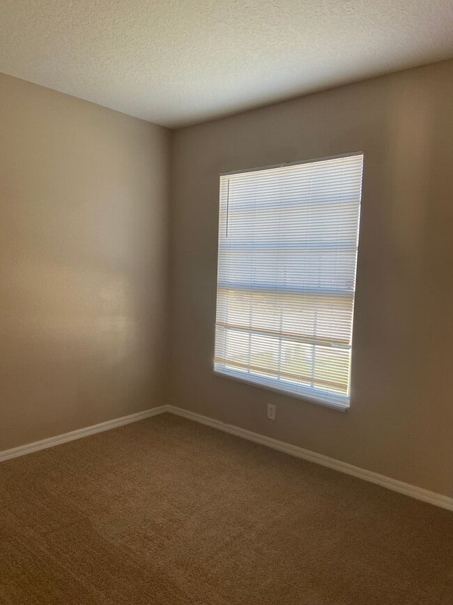 Building Photo - 628 Madina Cir