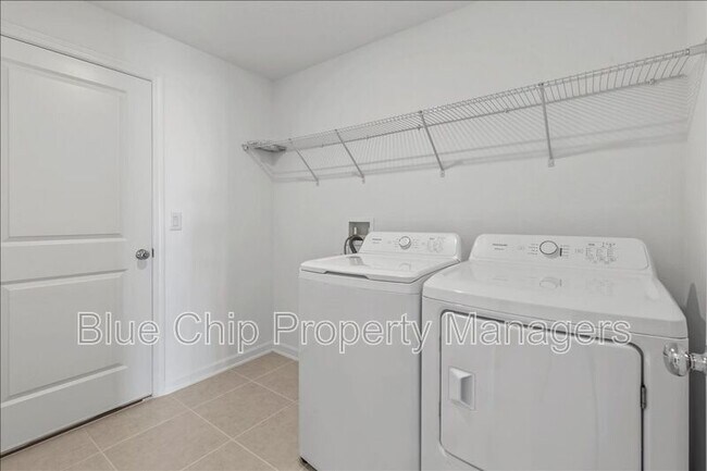 Building Photo - 2295 Green Valley St