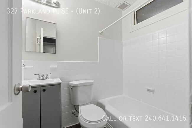 Building Photo - 327 Parkland Pl SE