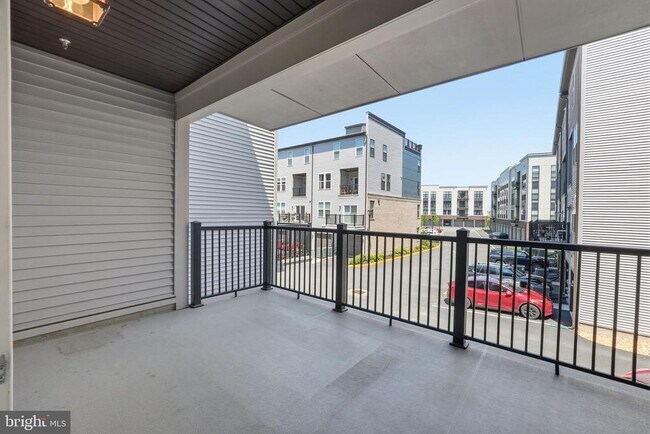 Building Photo - 43830 Middleway Ter