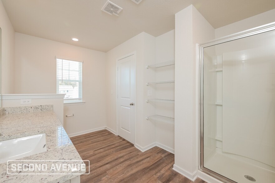 Building Photo - 726 Woody Dr