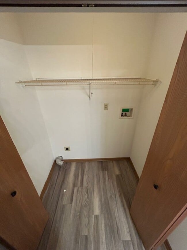 Building Photo - Black Friday Move-in Special! Up to $500 off!