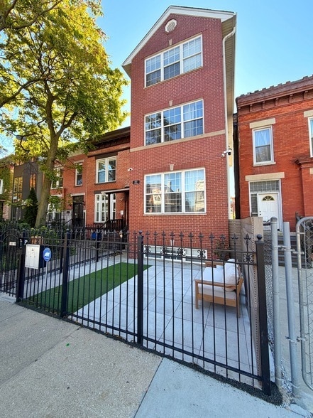 Building Photo - 2427 W Grenshaw St