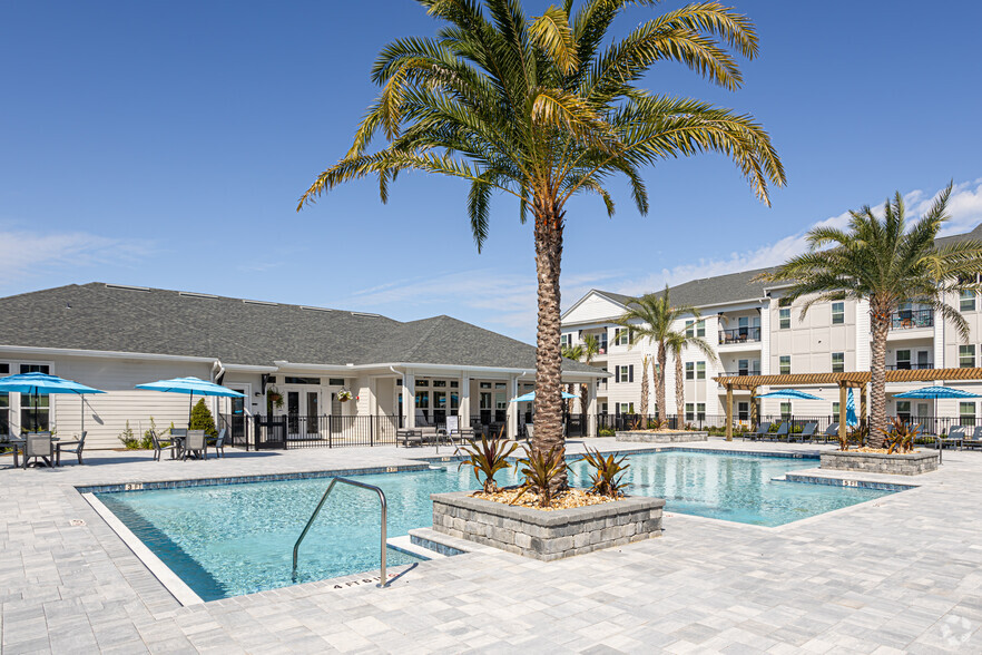 Salt Water Pool - Azalea Bay Apartments