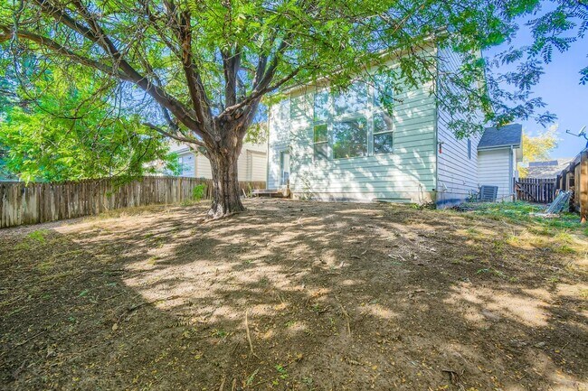 Building Photo - Bright & Spacious 3-Bedroom Home in Fox Run