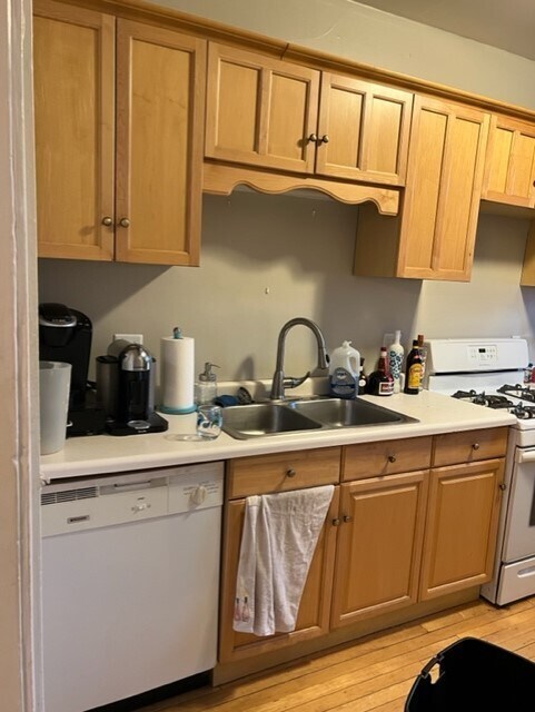 Building Photo - 1406 W Warner Ave