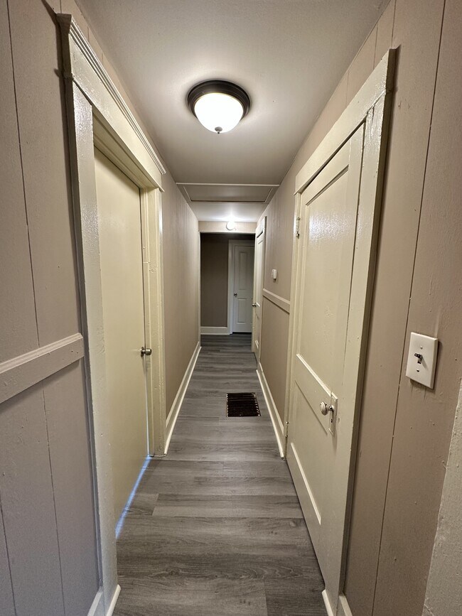 Building Photo - 2320 Wesley Ave SW