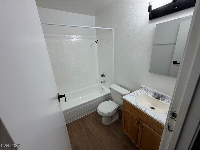 Building Photo - 4750 Thunderbolt Ave