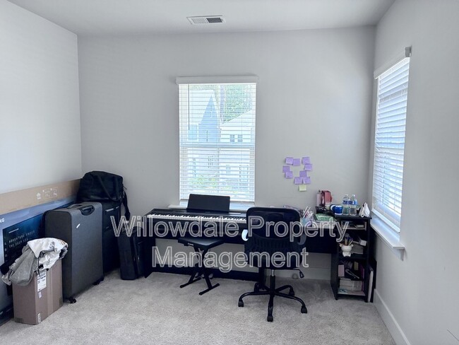 Building Photo - 2033 Florine Dr