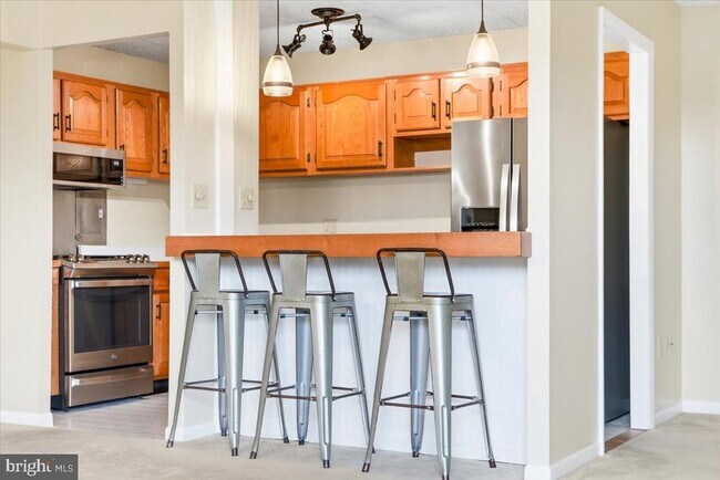 Building Photo - 1745 Edgewood Hill Cir