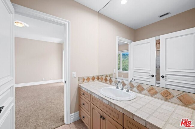 Building Photo - 11221 Briarcliff Ln