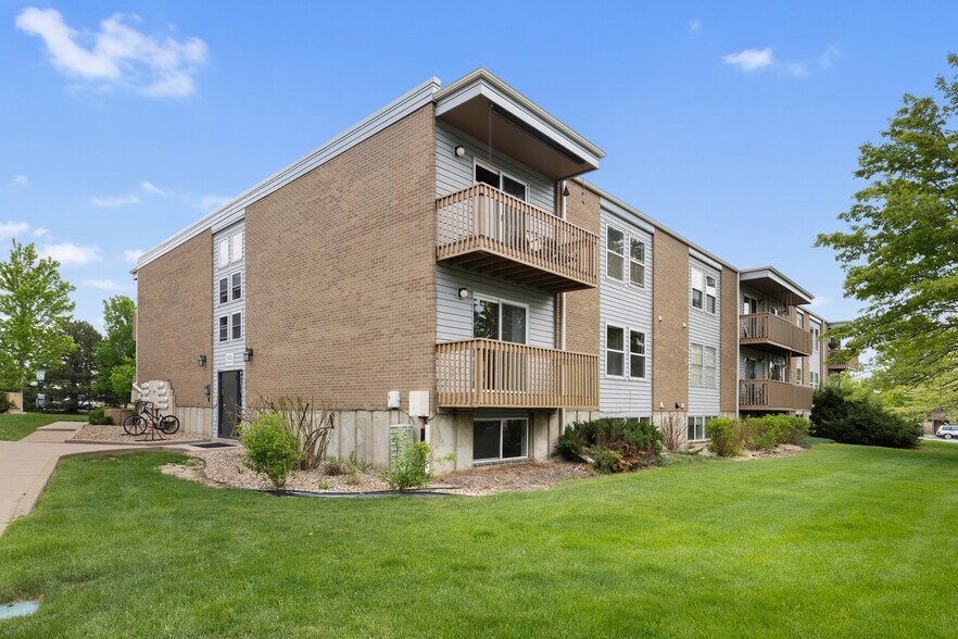 Building Photo - 1606 Cottonwood Dr