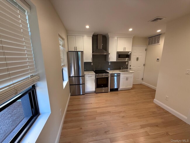 Building Photo - 610 Jericho Tpke