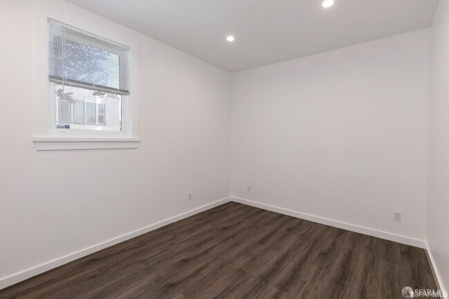 Building Photo - 68 Cayuga Ave