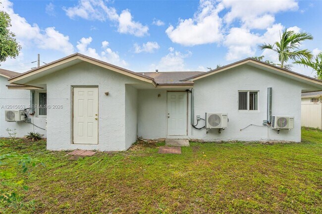 Building Photo - 645 NW 15th Ave