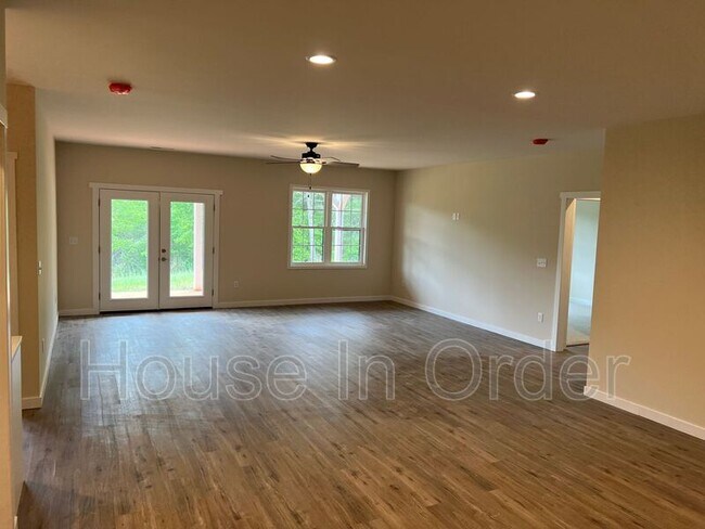 Building Photo - 118 Grace Ests Dr